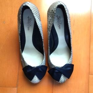 Lela Rose neat pumps.